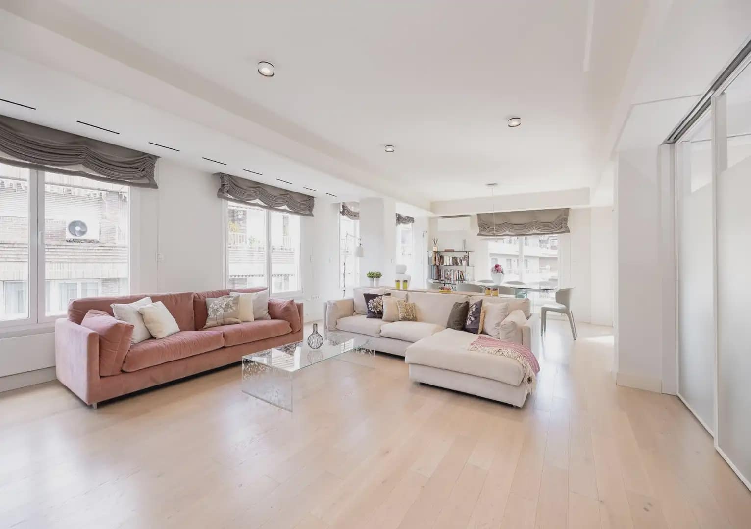 Flat for sale in Granada city - € 890,000 (Ref: 9837599)