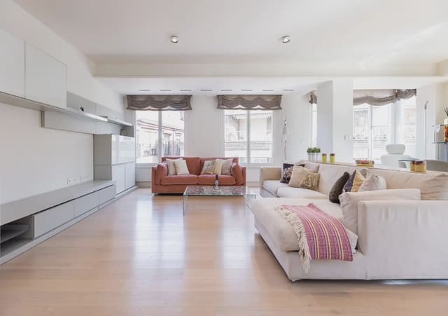 Leilighet til salgs i Centro - Sagrario, Granada by - € 890 000 (Ref: 9837599)