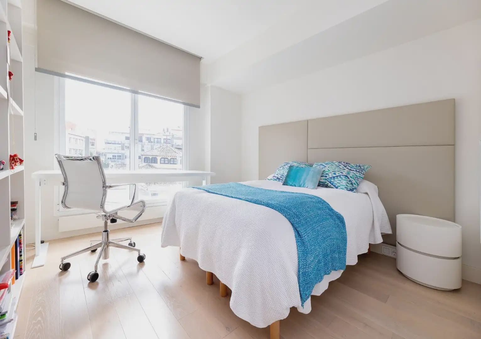 Flat for sale in Granada city - € 890,000 (Ref: 9837599)