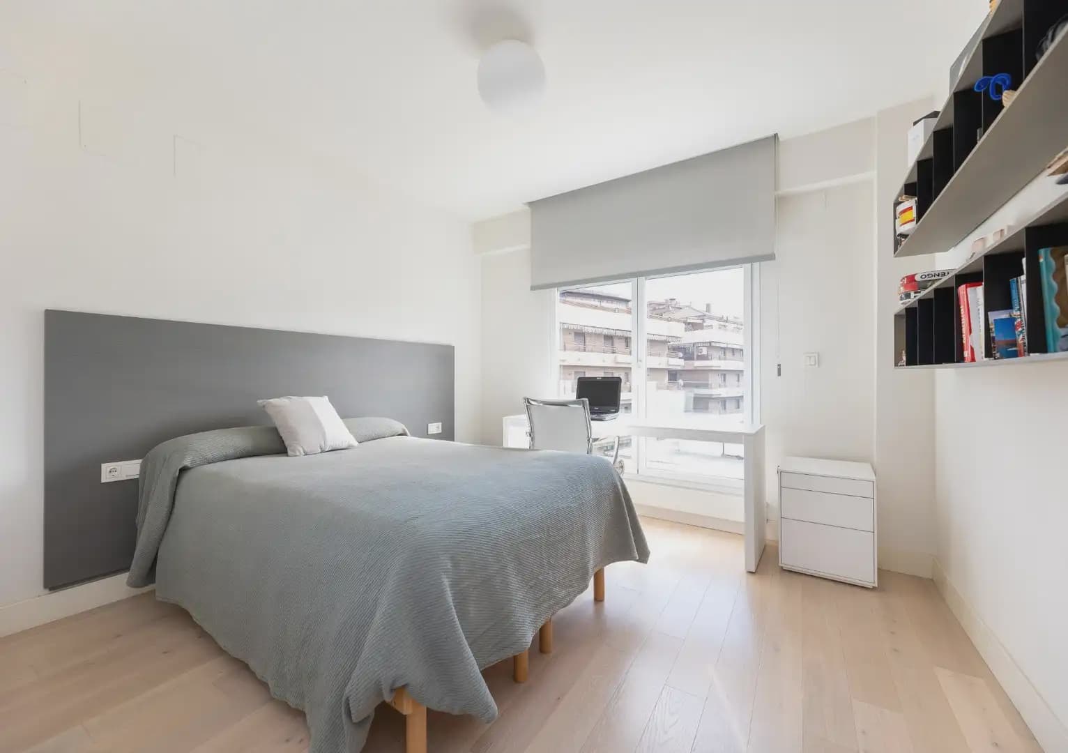 Flat for sale in Granada city - € 890,000 (Ref: 9837599)