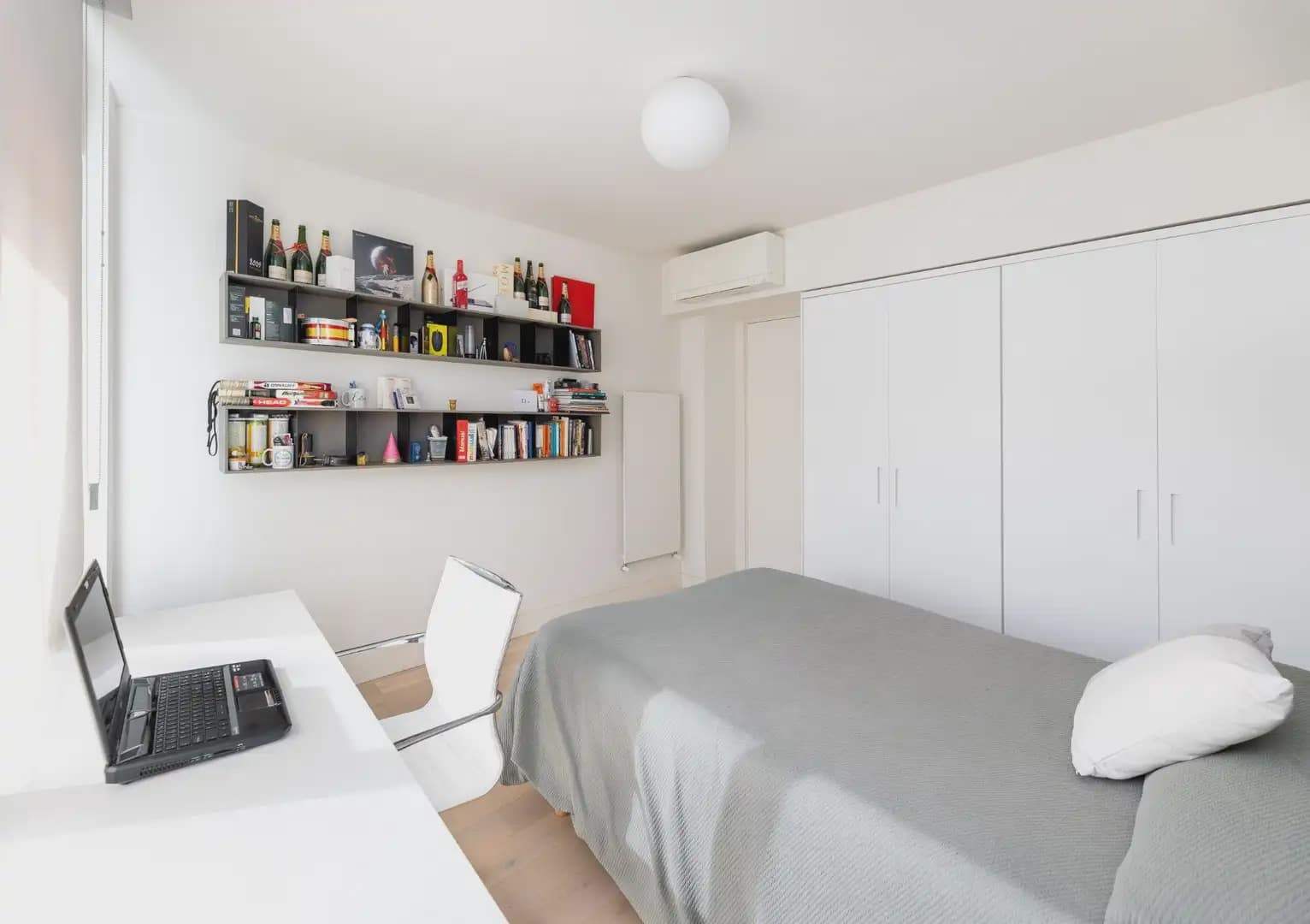 Flat for sale in Granada city - € 890,000 (Ref: 9837599)