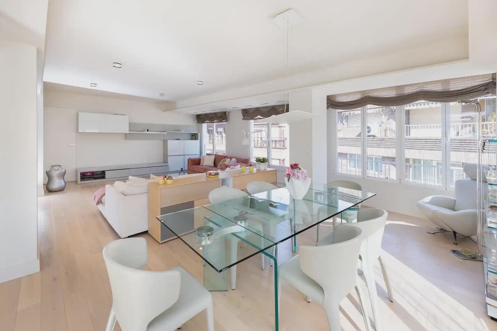Flat for sale in Granada city - € 890,000 (Ref: 9837599)