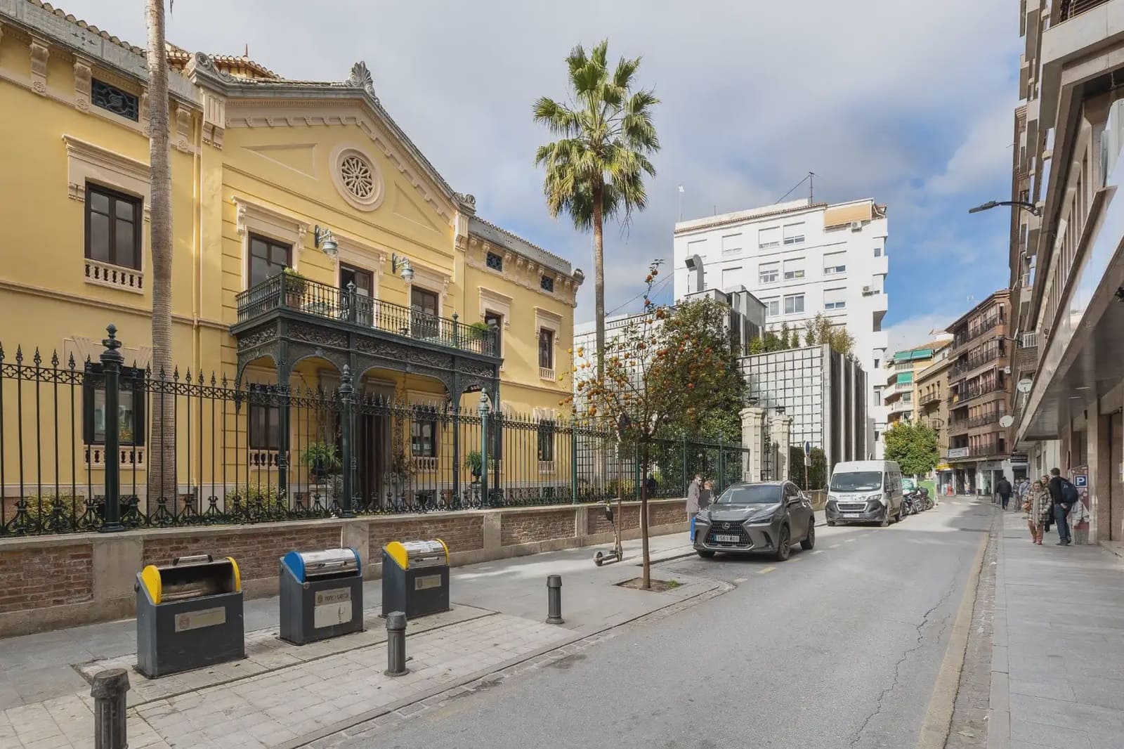 Flat for sale in Granada city - € 890,000 (Ref: 9837599)