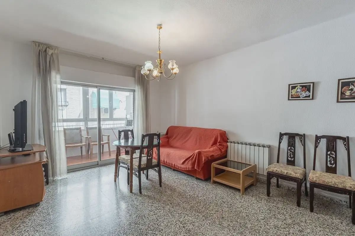 Flat for sale in Granada city - € 248,000 (Ref: 9837601)