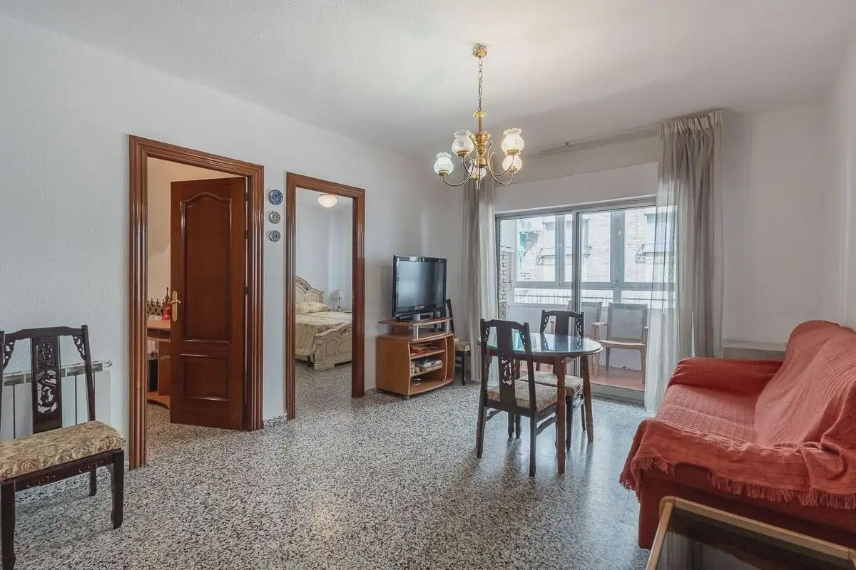 Flat for sale in Granada city - € 248,000 (Ref: 9837601)