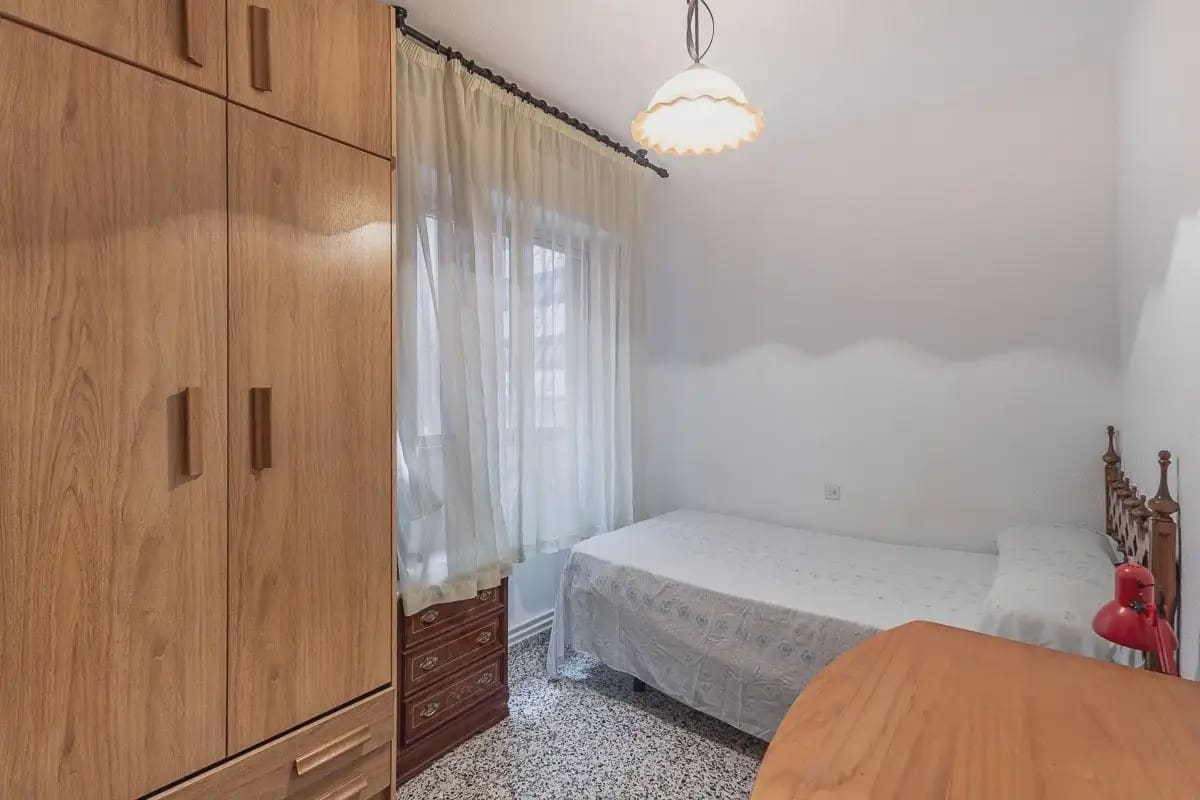 Flat for sale in Granada city - € 248,000 (Ref: 9837601)