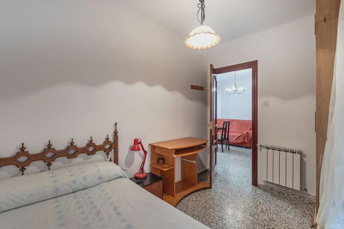 Flat for sale in Granada city - € 248,000 (Ref: 9837601)