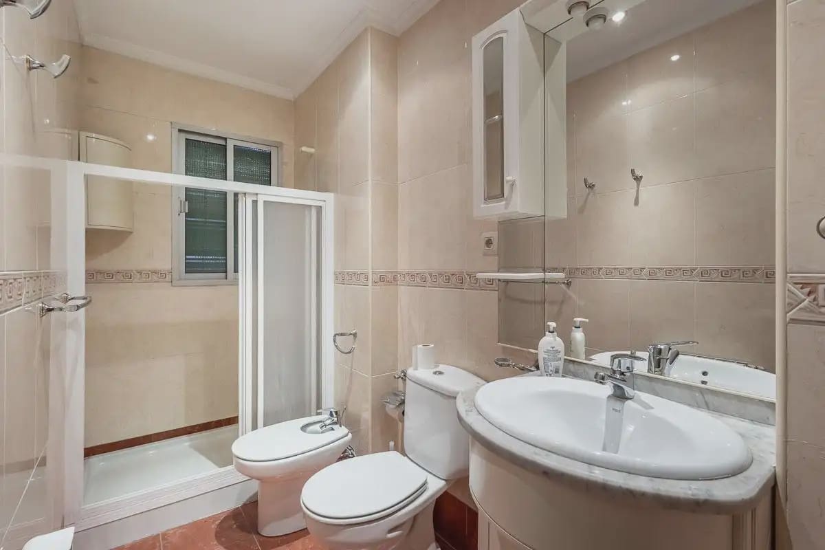 Flat for sale in Granada city - € 248,000 (Ref: 9837601)