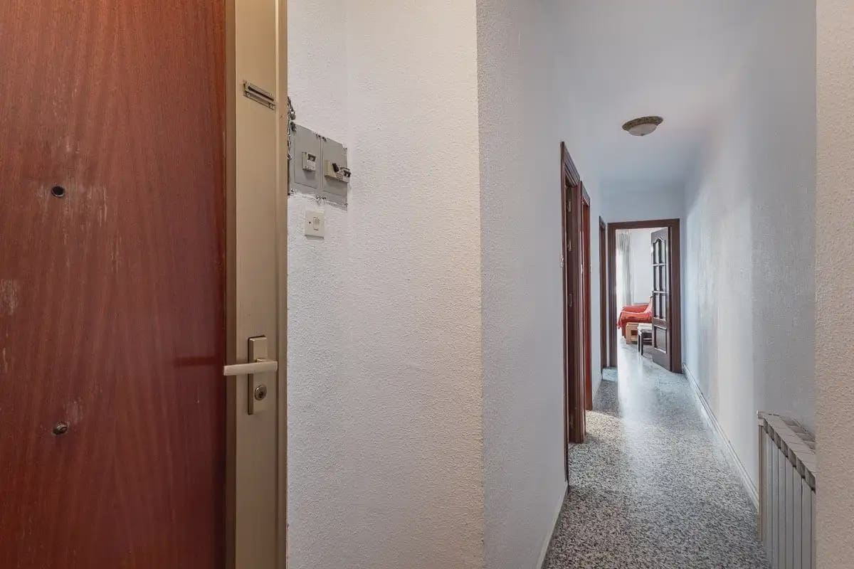 Flat for sale in Granada city - € 248,000 (Ref: 9837601)