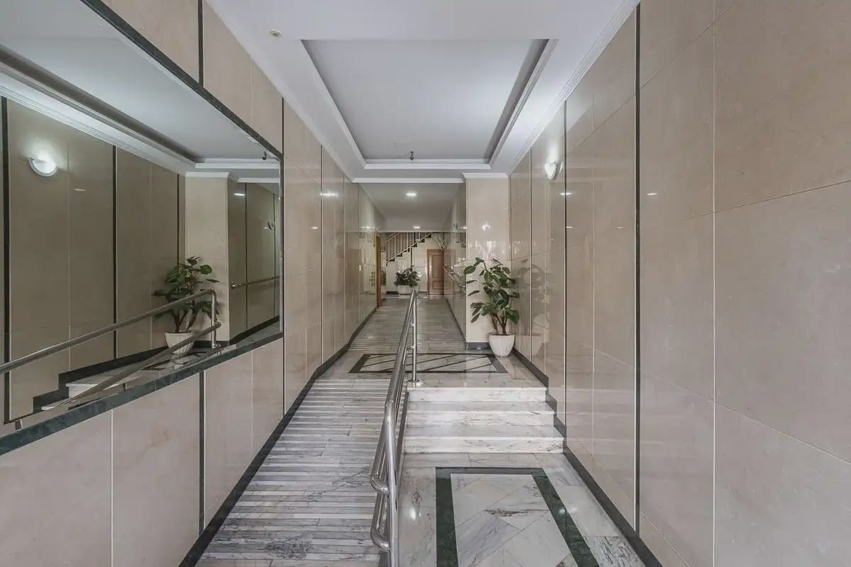 Flat for sale in Granada city - € 248,000 (Ref: 9837601)