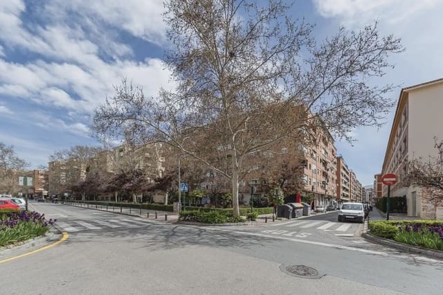3 bedroom Flat for sale in Camino de Ronda - Rosaleda, Granada city - € 245,000 (Ref: 9837601)