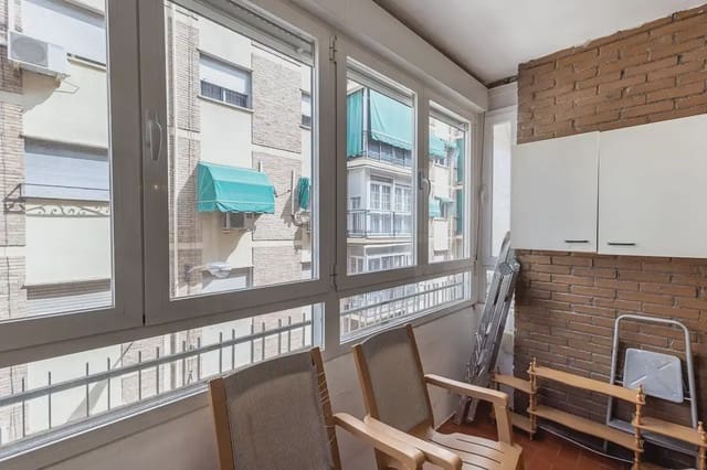 3 bedroom Flat for sale in Camino de Ronda - Rosaleda, Granada city - € 245,000 (Ref: 9837601)