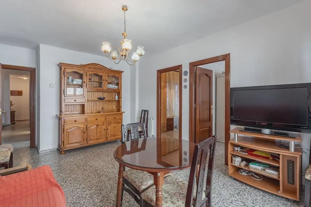 Flat for sale in Granada city - € 248,000 (Ref: 9837601)