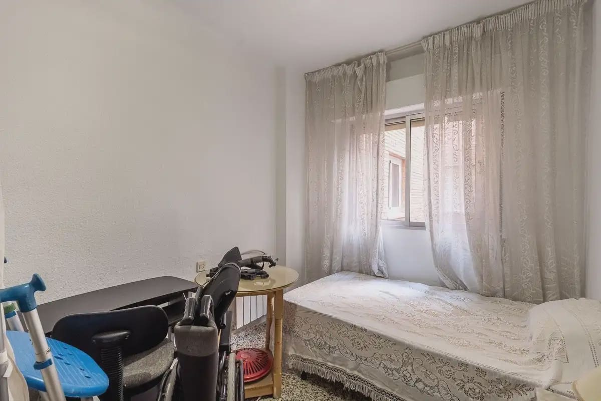 Flat for sale in Granada city - € 248,000 (Ref: 9837601)
