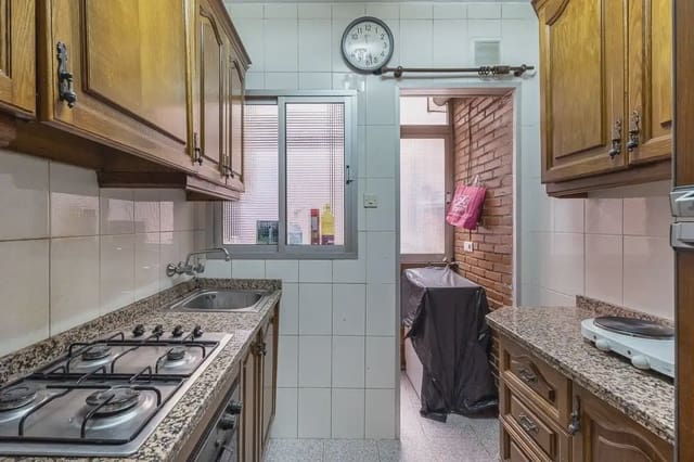 3 bedroom Flat for sale in Camino de Ronda - Rosaleda, Granada city - € 245,000 (Ref: 9837601)