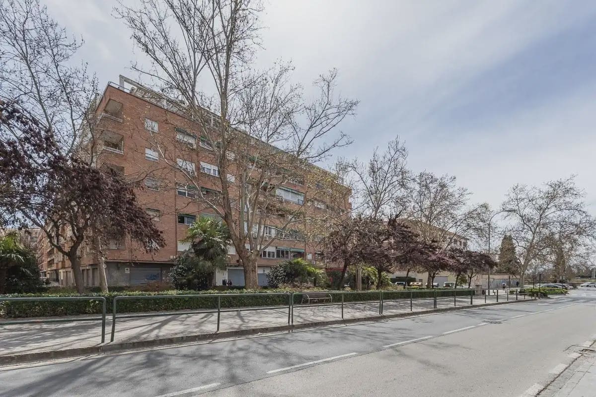 Flat for sale in Granada city - € 248,000 (Ref: 9837601)