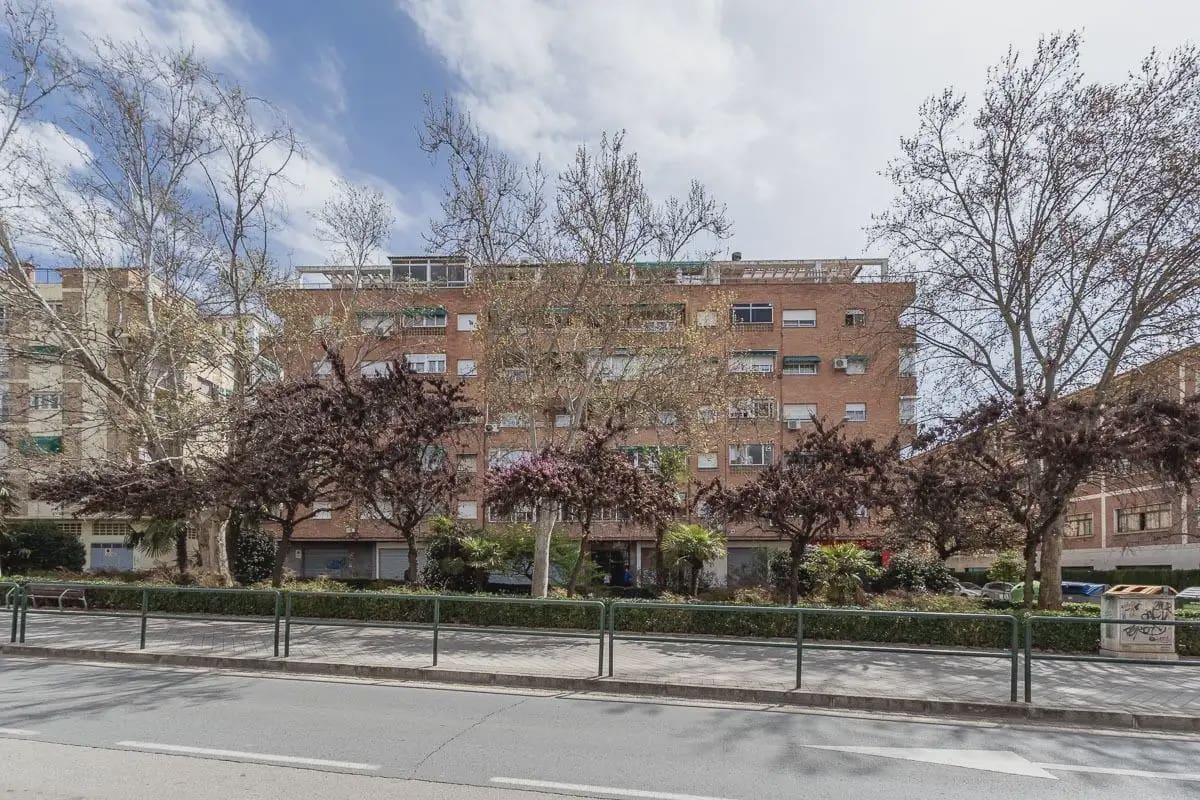 Flat for sale in Granada city - € 248,000 (Ref: 9837601)