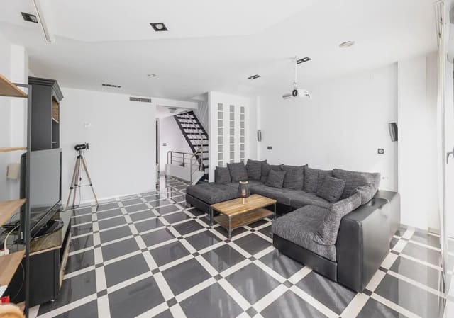 Villa til salgs i Armilla med garasje - € 649 000 (Ref: 9837602)