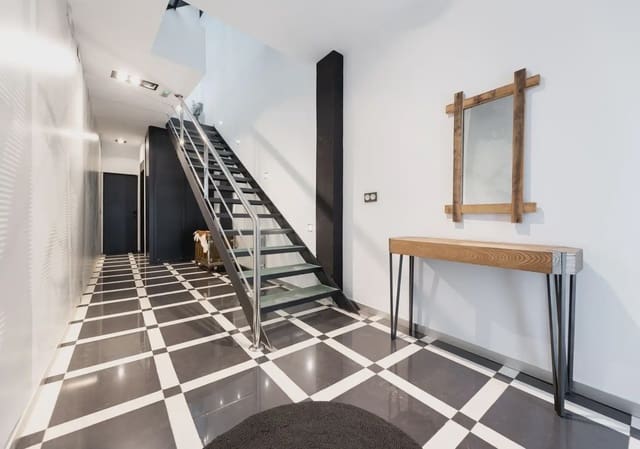Villa til salgs i Armilla med garasje - € 649 000 (Ref: 9837602)