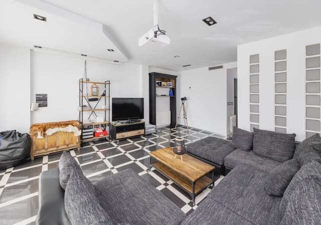 Villa til salgs i Armilla med garasje - € 649 000 (Ref: 9837602)