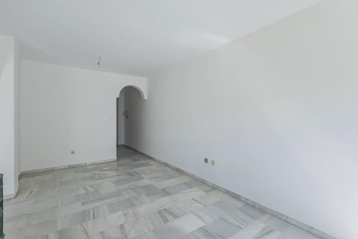 2 bedroom Flat for sale in Cenes de la Vega with garage - € 135,000 (Ref: 9837604)