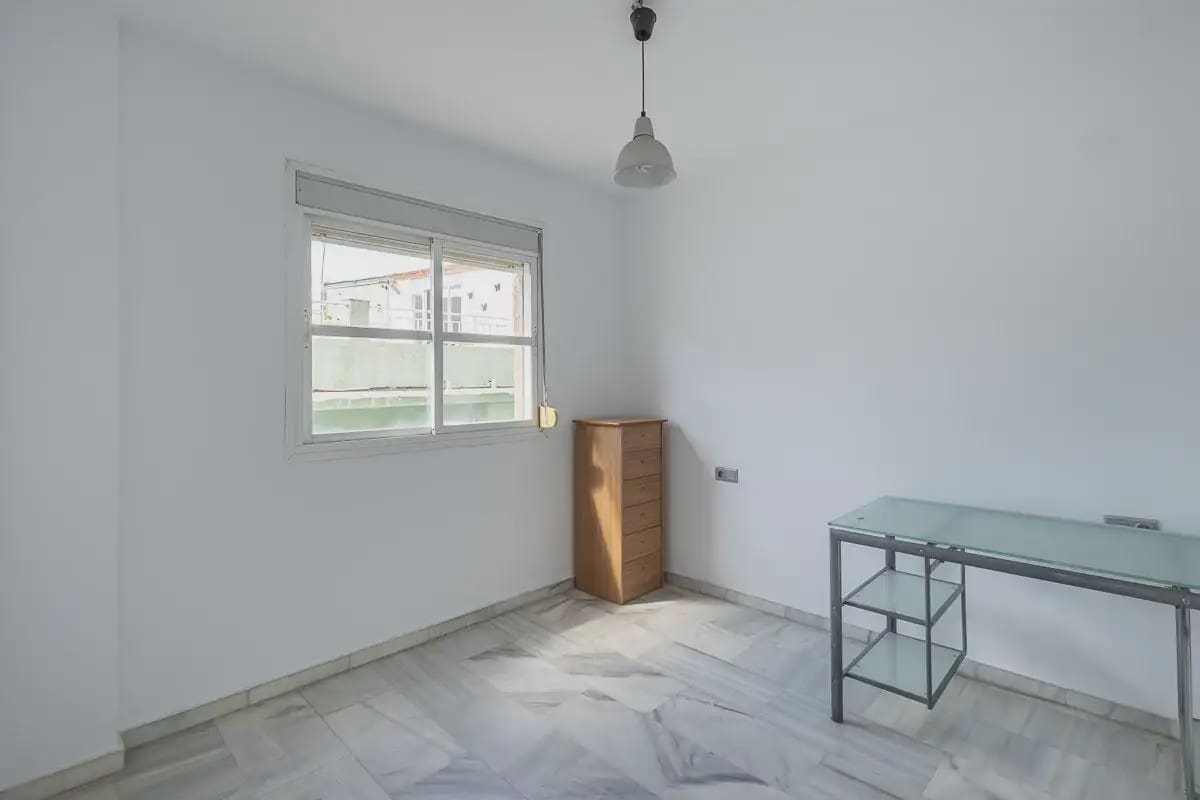 2 bedroom Flat for sale in Cenes de la Vega with garage - € 135,000 (Ref: 9837604)