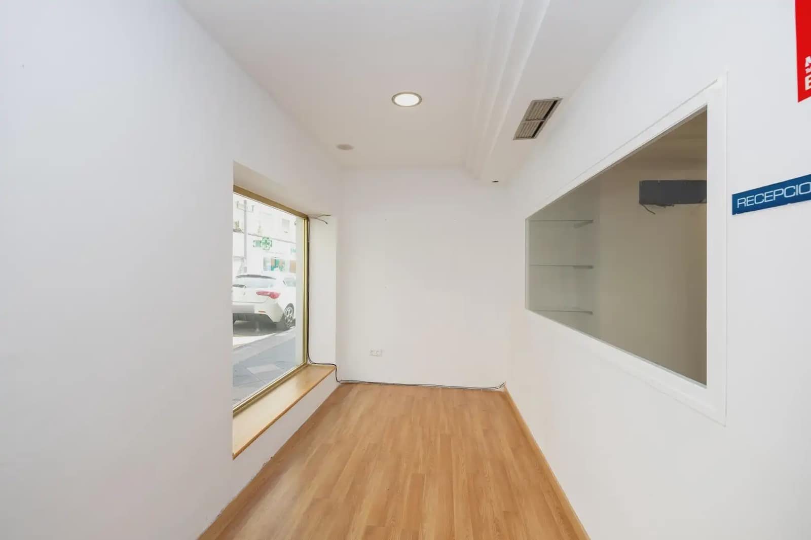 Local Comercial en Granada ciudad en venta - 215.000 € (Ref: 9837606)