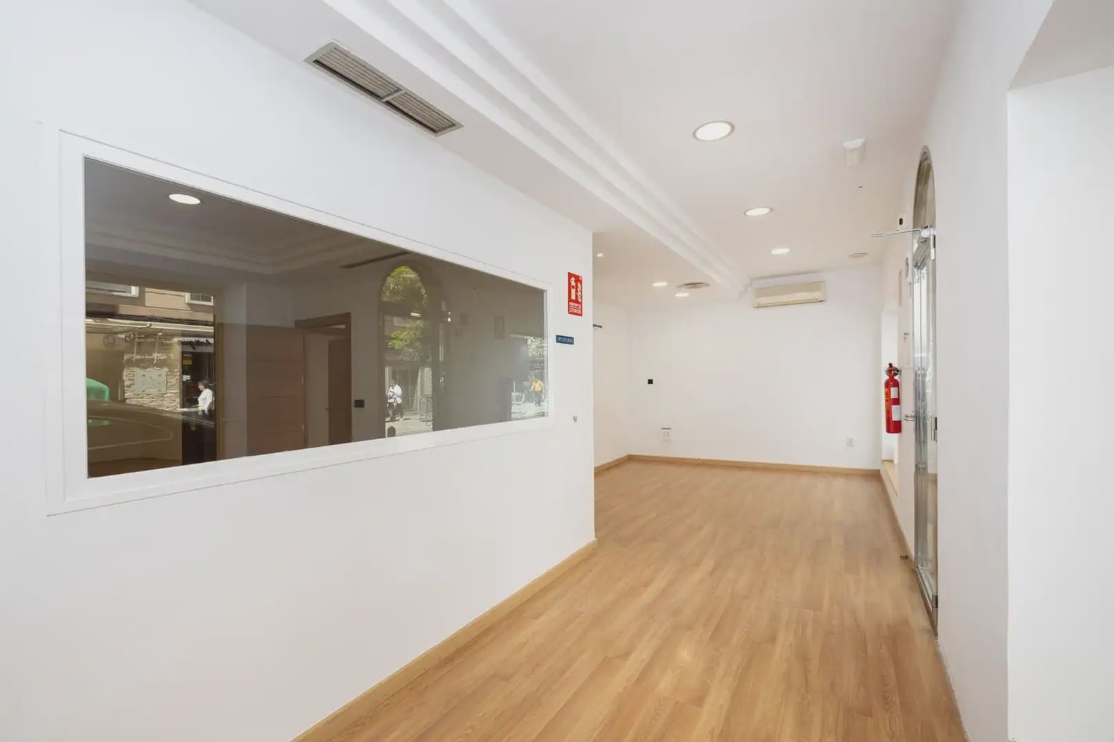 Local Comercial en Granada ciudad en venta - 215.000 € (Ref: 9837606)