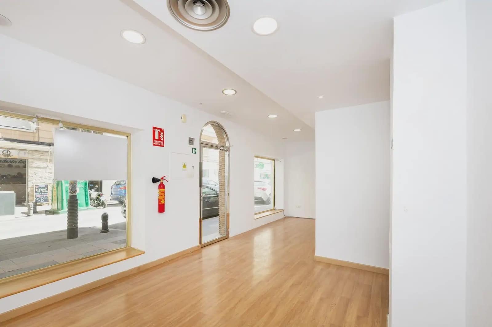 Local Comercial en Granada ciudad en venta - 215.000 € (Ref: 9837606)