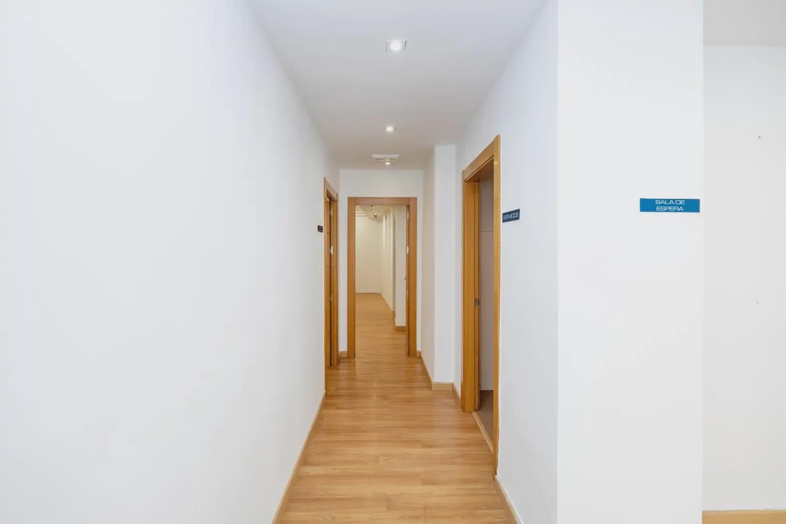 Local Comercial en Granada ciudad en venta - 215.000 € (Ref: 9837606)