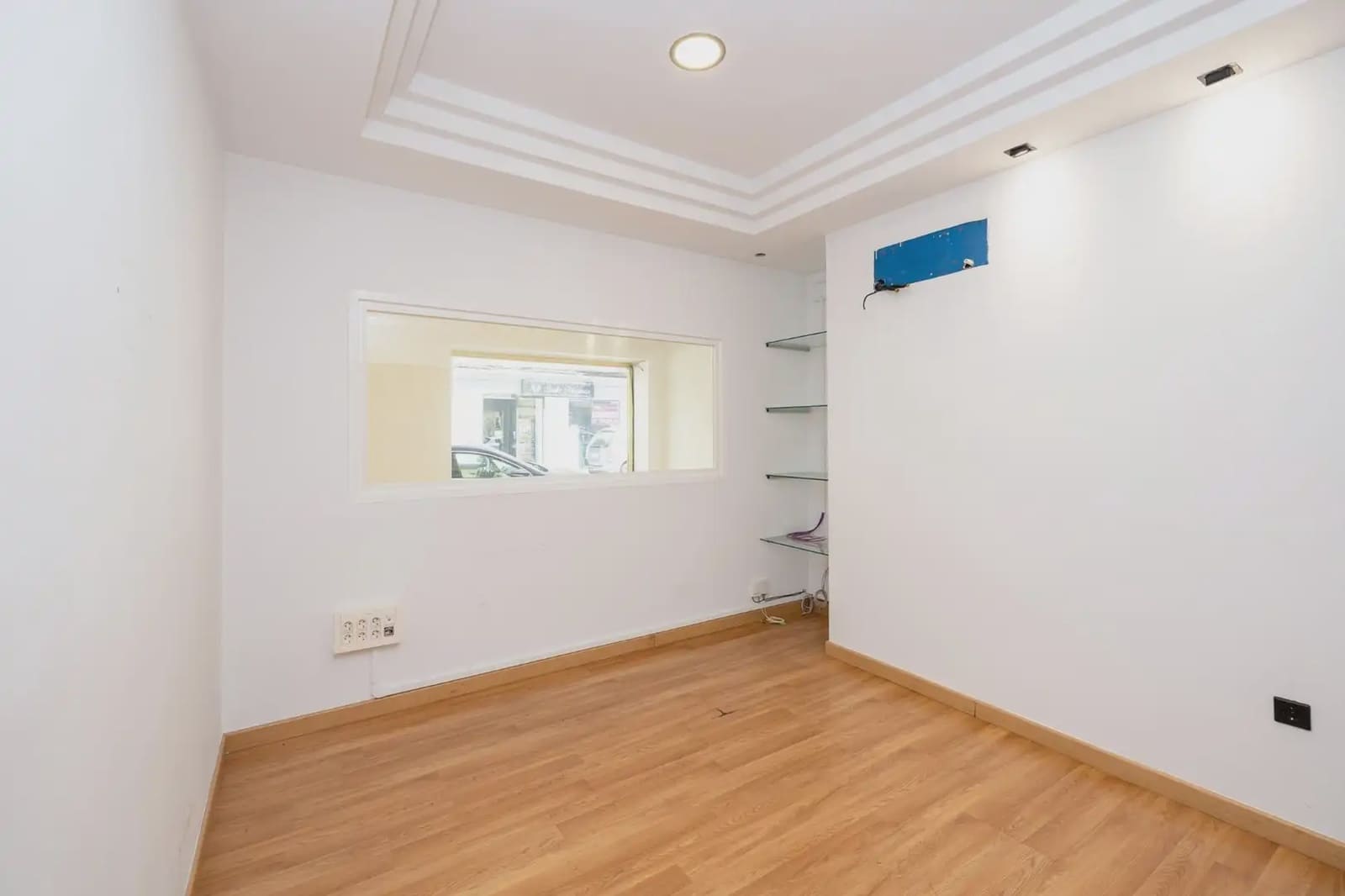 Local Comercial en Granada ciudad en venta - 215.000 € (Ref: 9837606)