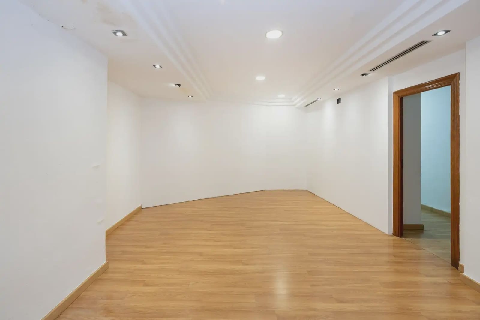 Local Comercial en Granada ciudad en venta - 215.000 € (Ref: 9837606)