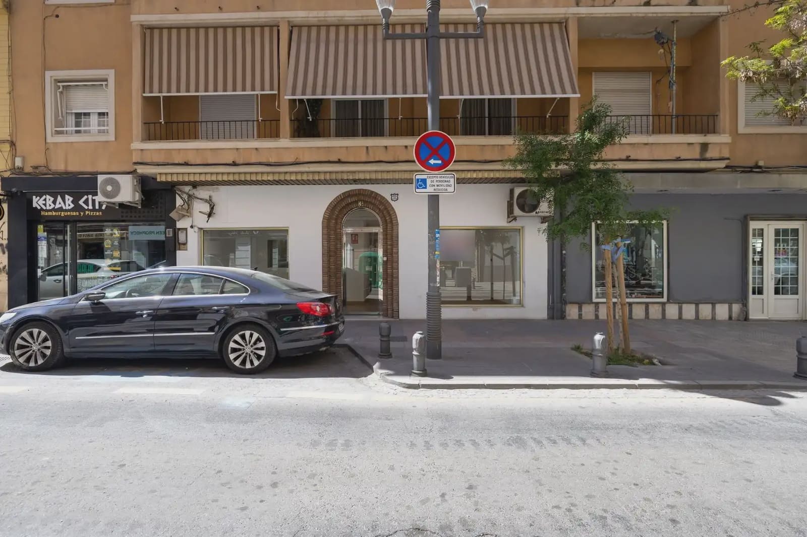 Local Comercial en Granada ciudad en venta - 215.000 € (Ref: 9837606)
