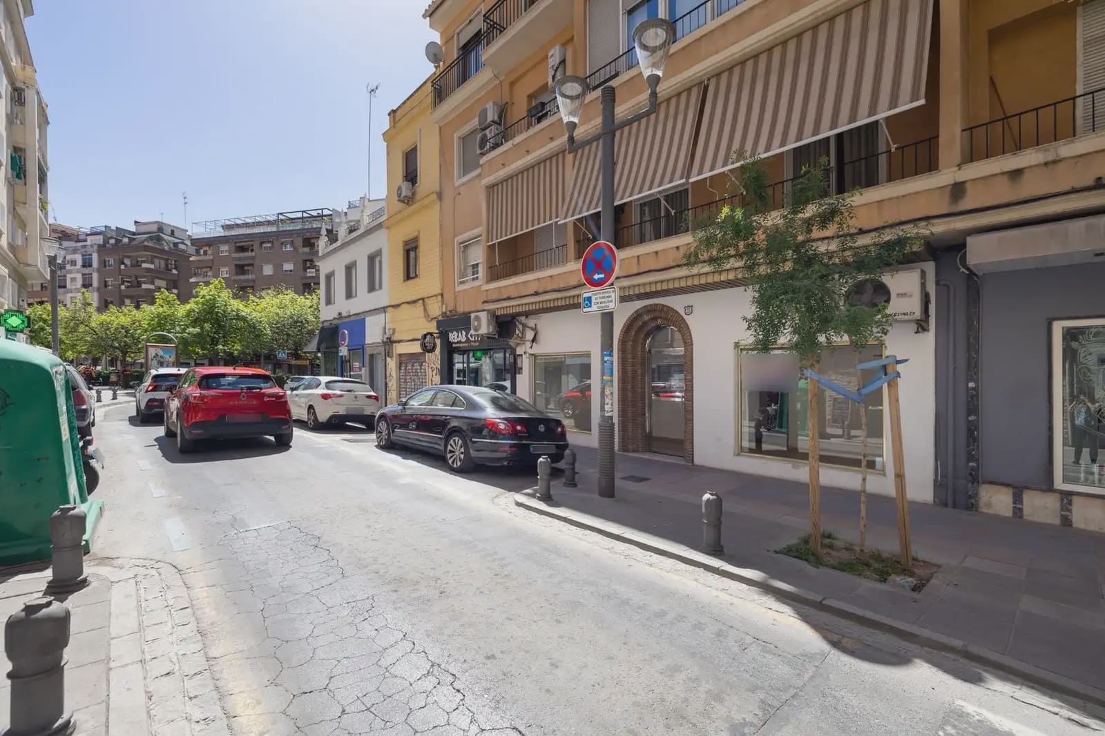 Local Comercial en Granada ciudad en venta - 215.000 € (Ref: 9837606)