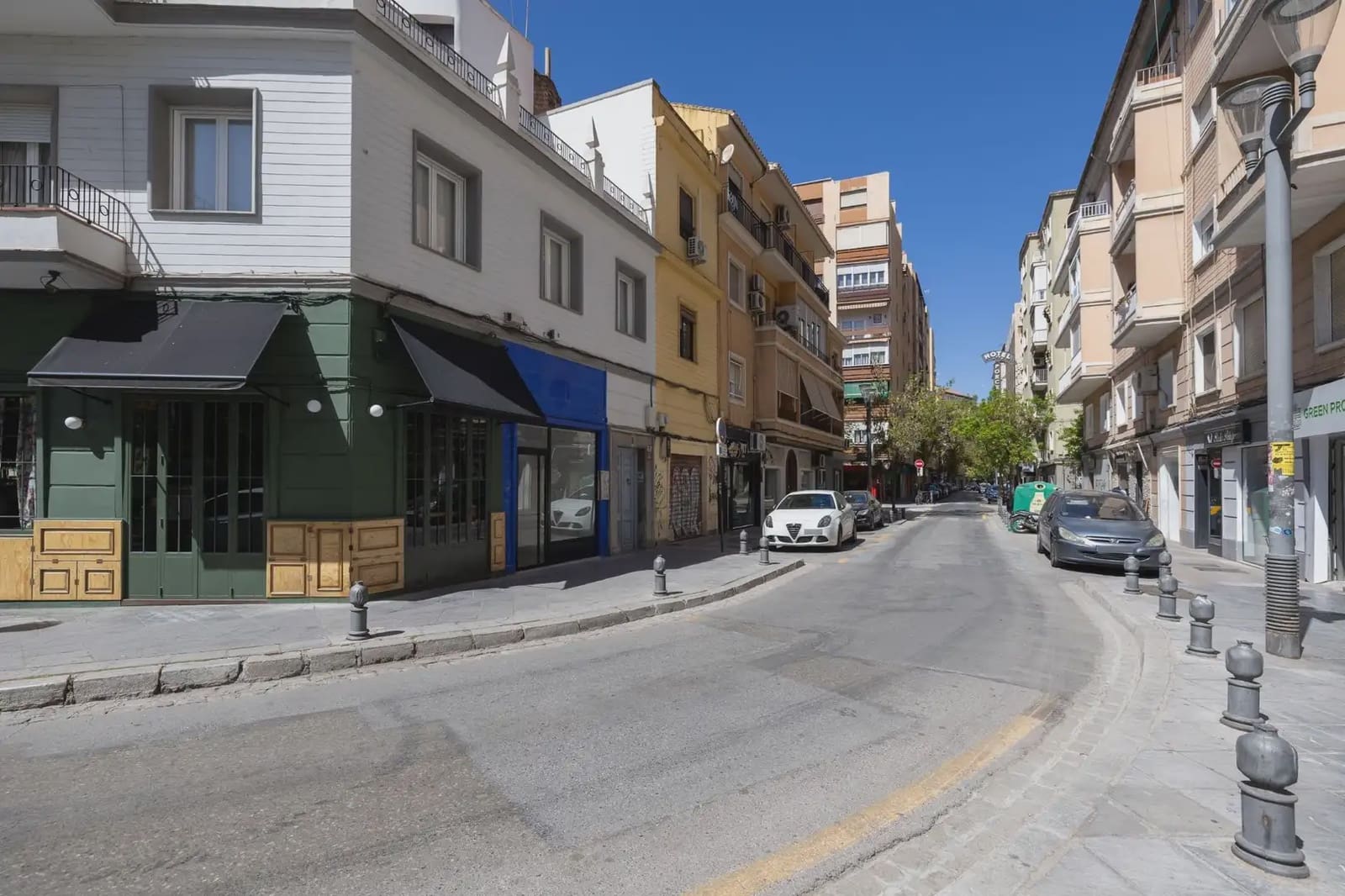 Local Comercial en Granada ciudad en venta - 215.000 € (Ref: 9837606)