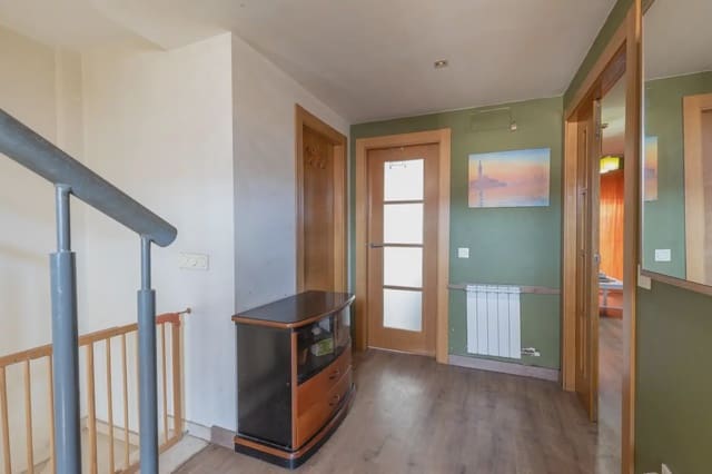 Omakotitalo myytävänä paikassa Churriana de la Vega - 345 000 € (Ref: 9837607)