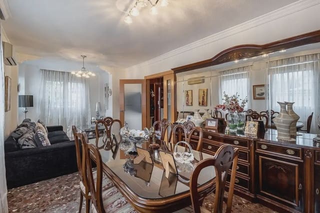 Omakotitalo myytävänä paikassa Bola de Oro - Serrallo, Granada kaupunki mukana 
autotalli - 595 000 € (Ref: 9837608)