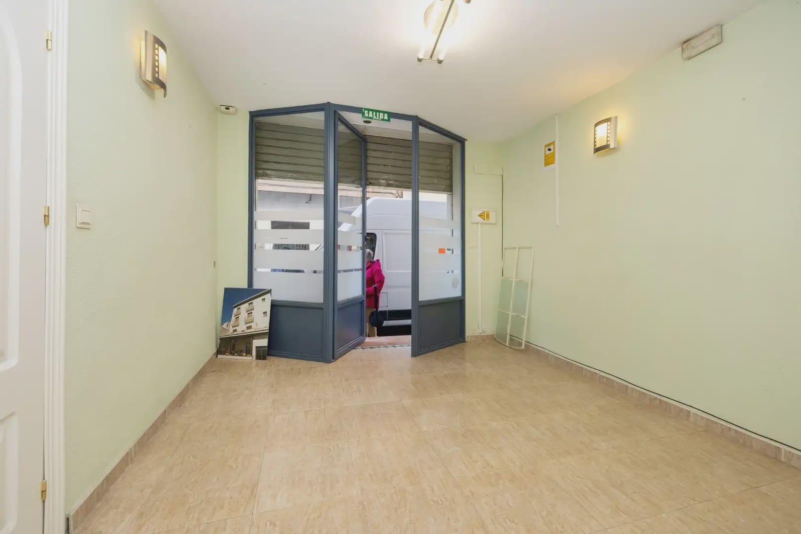 Erhverv til salg i Granada by - € 80.000 (Ref: 9837611)
