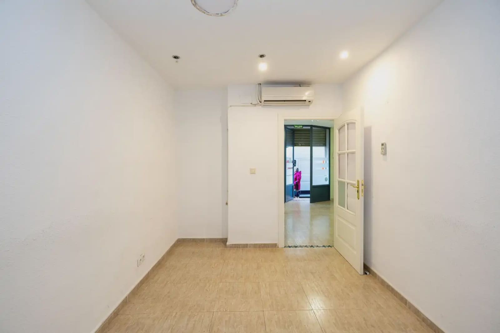 Erhverv til salg i Granada by - € 80.000 (Ref: 9837611)