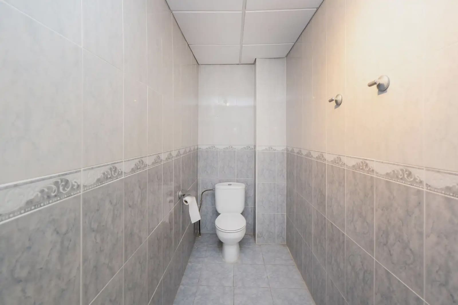 Erhverv til salg i Granada by - € 80.000 (Ref: 9837611)