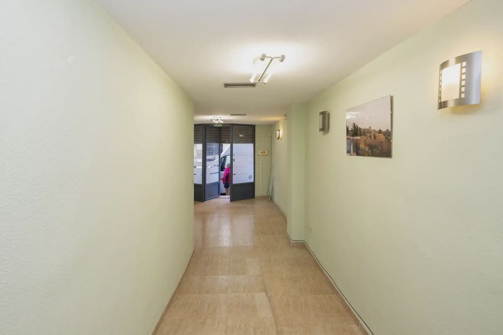 Erhverv til salg i Granada by - € 80.000 (Ref: 9837611)