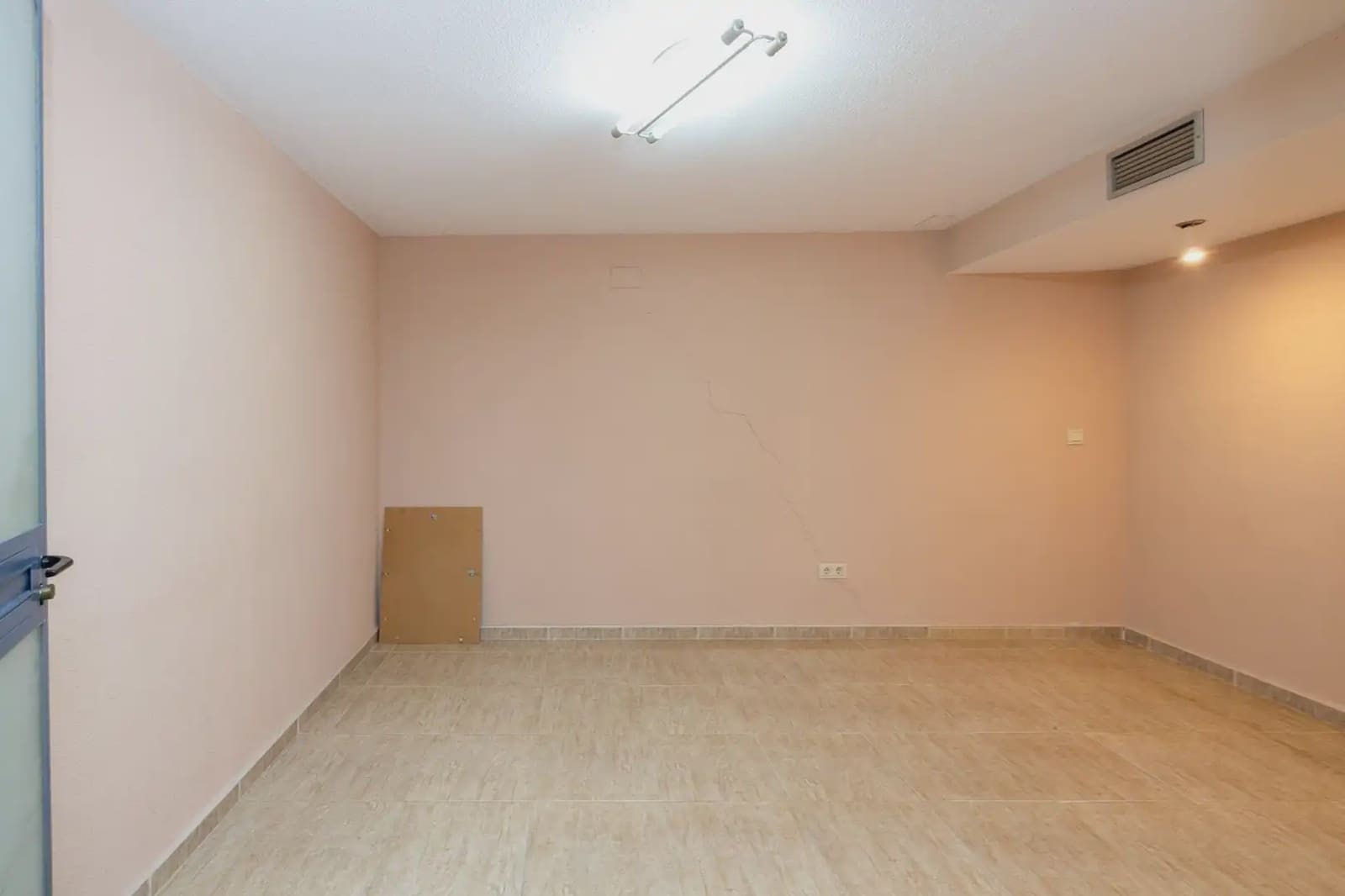 Erhverv til salg i Granada by - € 80.000 (Ref: 9837611)