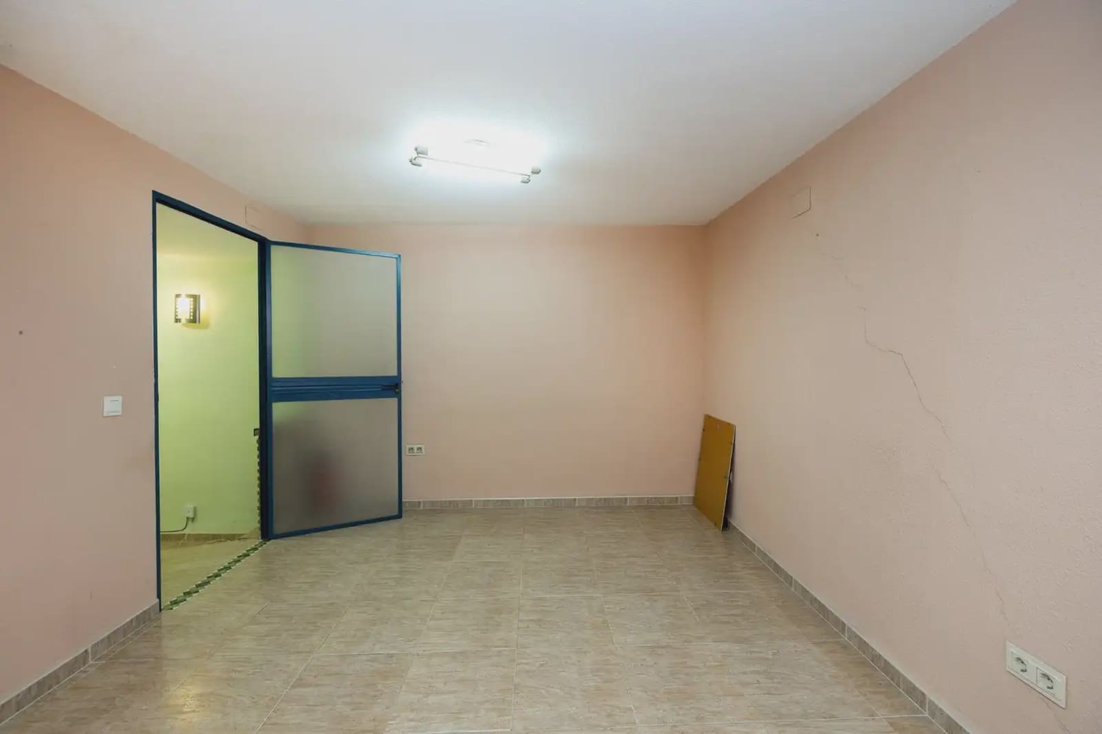 Erhverv til salg i Granada by - € 80.000 (Ref: 9837611)