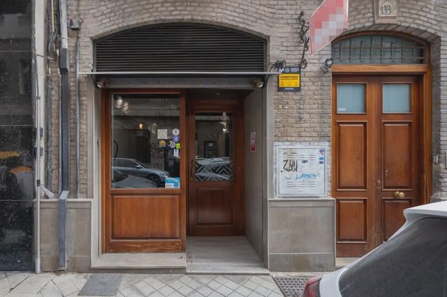 Hus til salgs i Centro - Sagrario, Granada by - € 1 700 000 (Ref: 9837613)