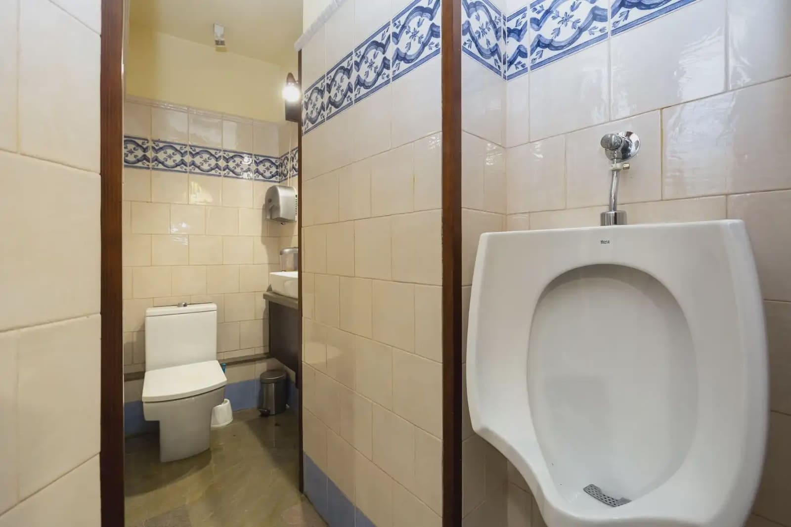 Hus til salgs i Granada by - € 1 700 000 (Ref: 9837613)