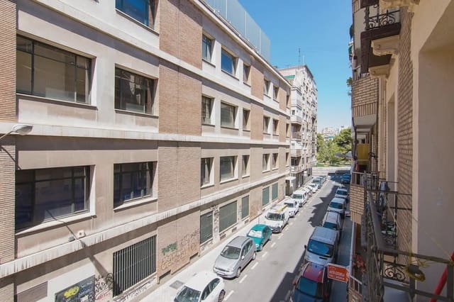 Hus til salgs i Centro - Sagrario, Granada by - € 1 700 000 (Ref: 9837613)