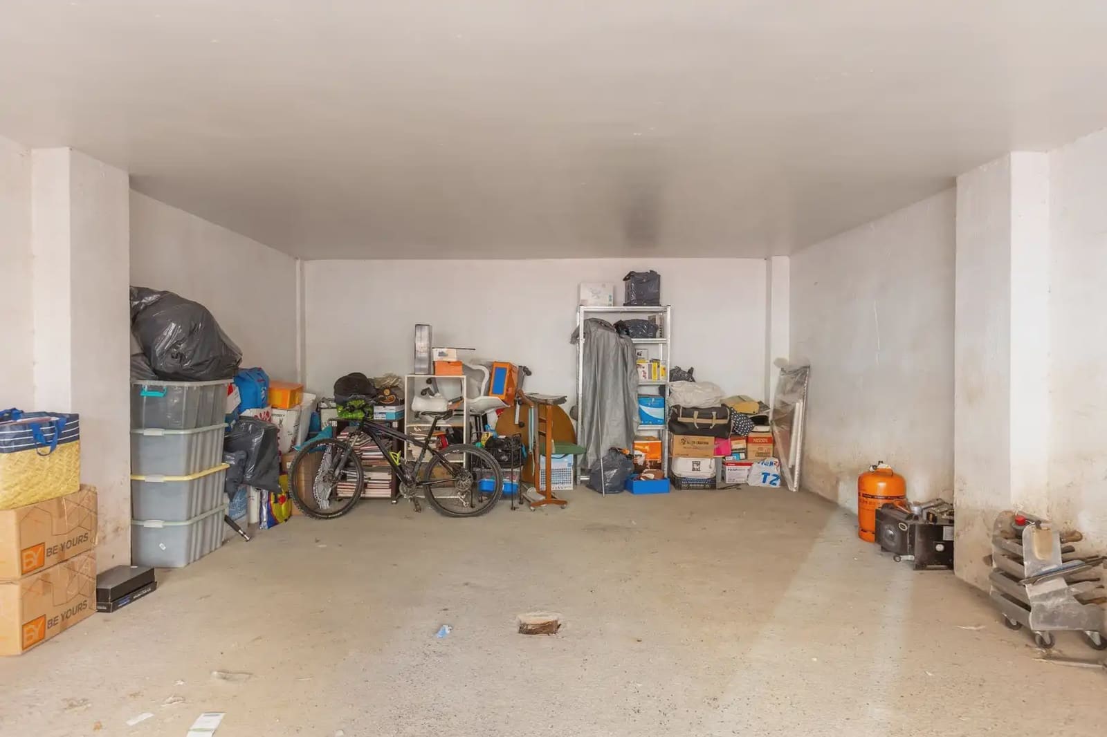 Garage for sale in Almunecar - € 100,000 (Ref: 9837614)