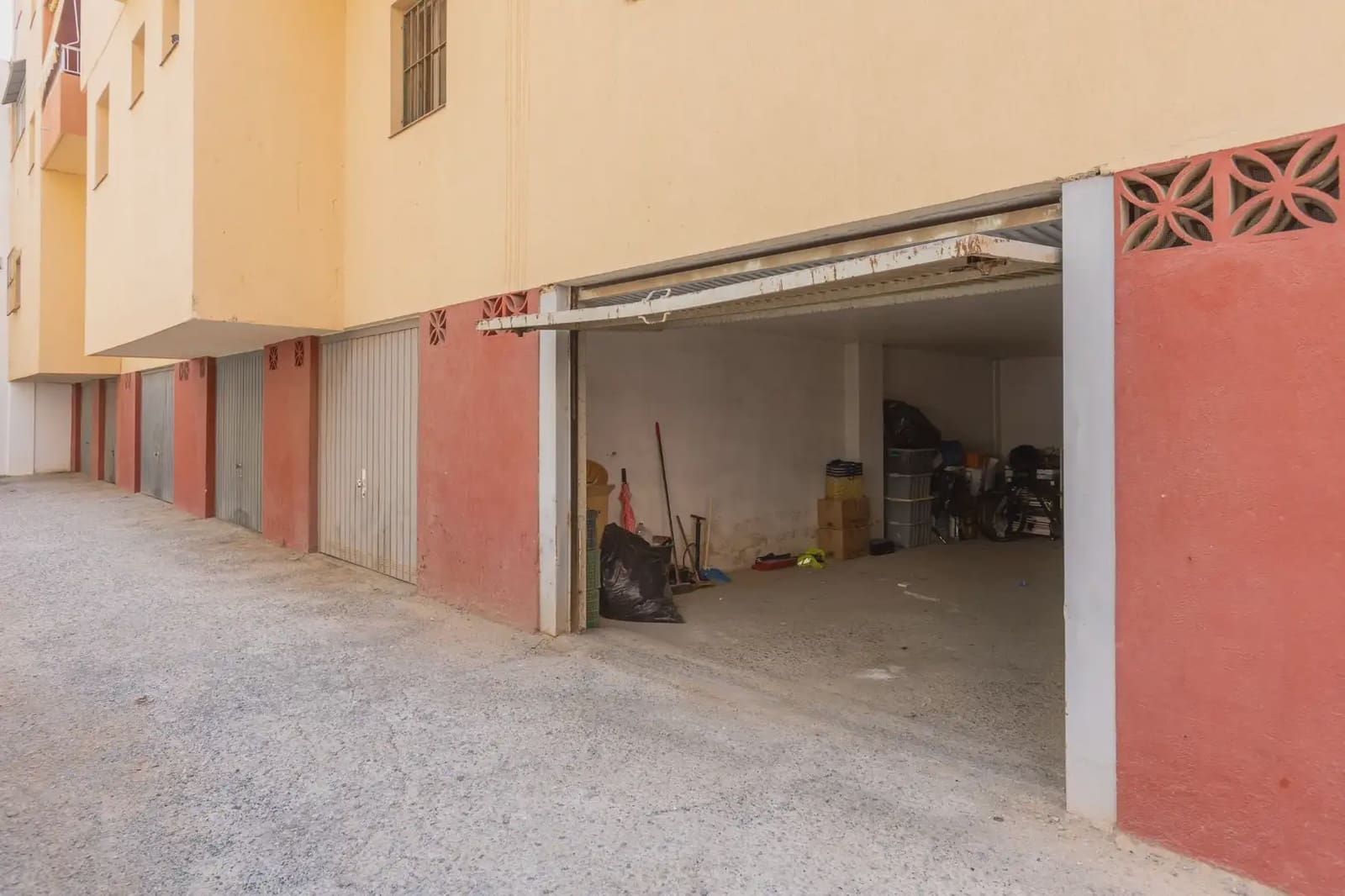 Garage for sale in Almunecar - € 100,000 (Ref: 9837614)