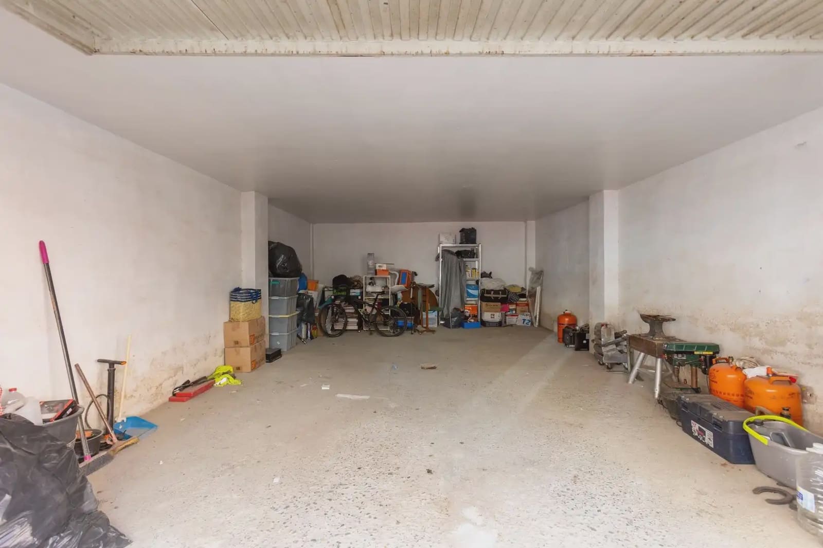 Garage for sale in Almunecar - € 100,000 (Ref: 9837614)
