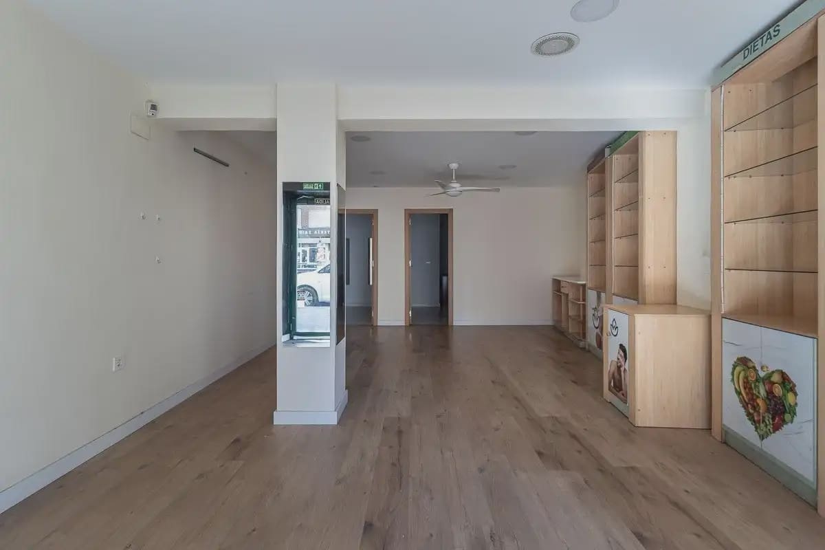 Local Comercial en Granada ciudad en venta - 165.000 € (Ref: 9837615)